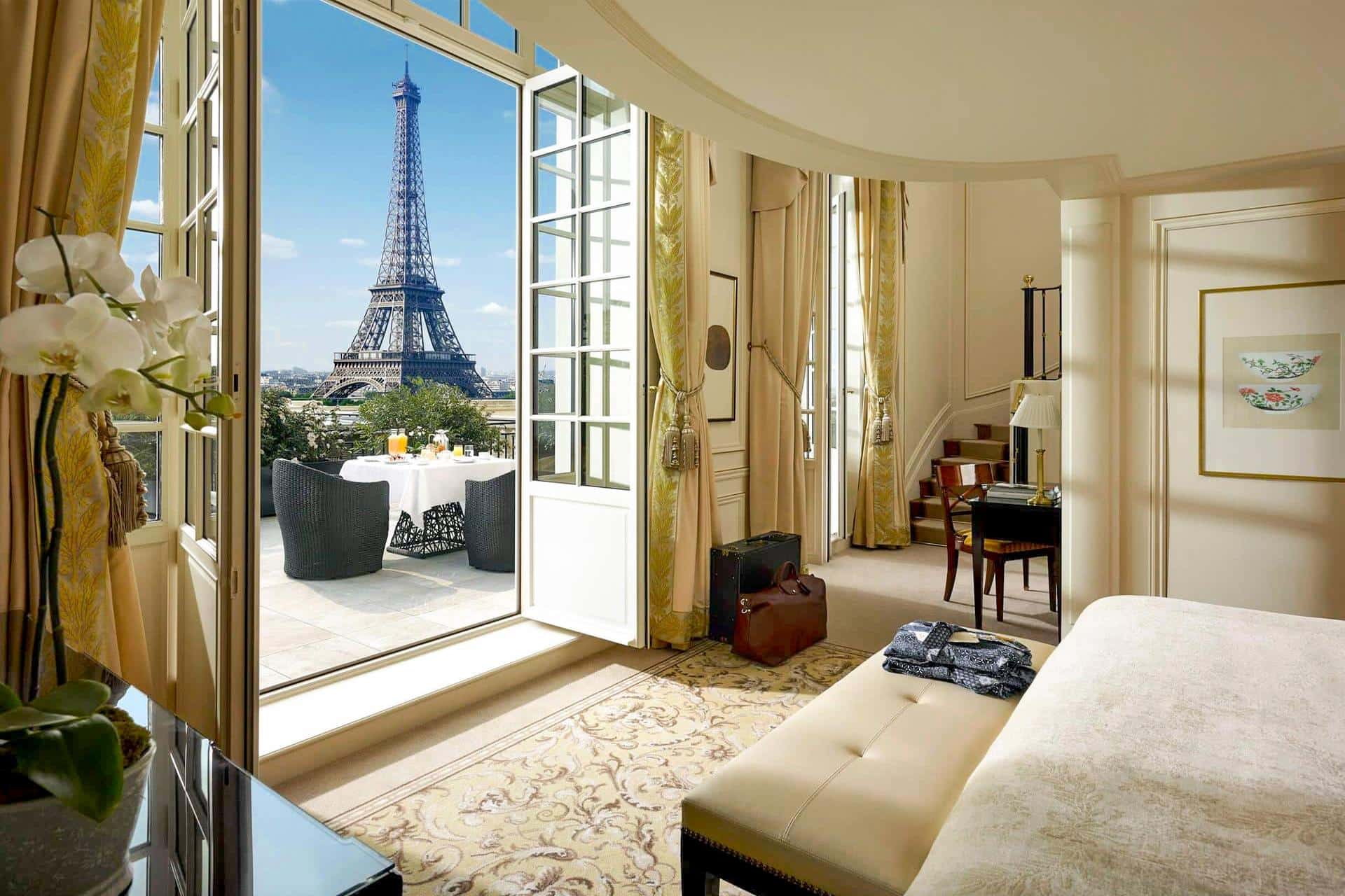 Shangri-La Paris suite