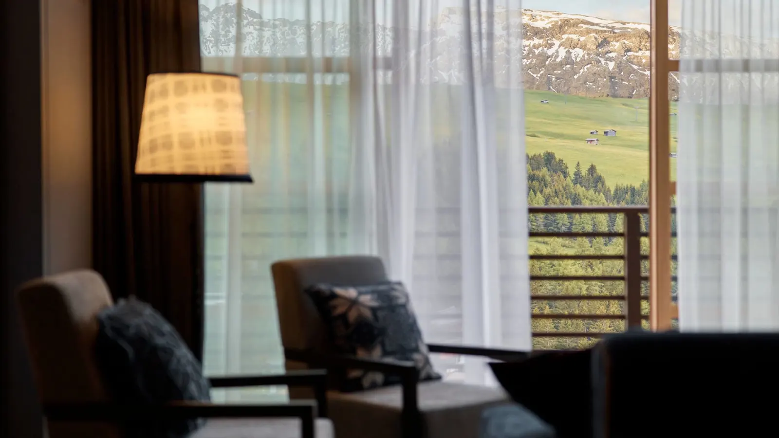 COMO Suite interior and view