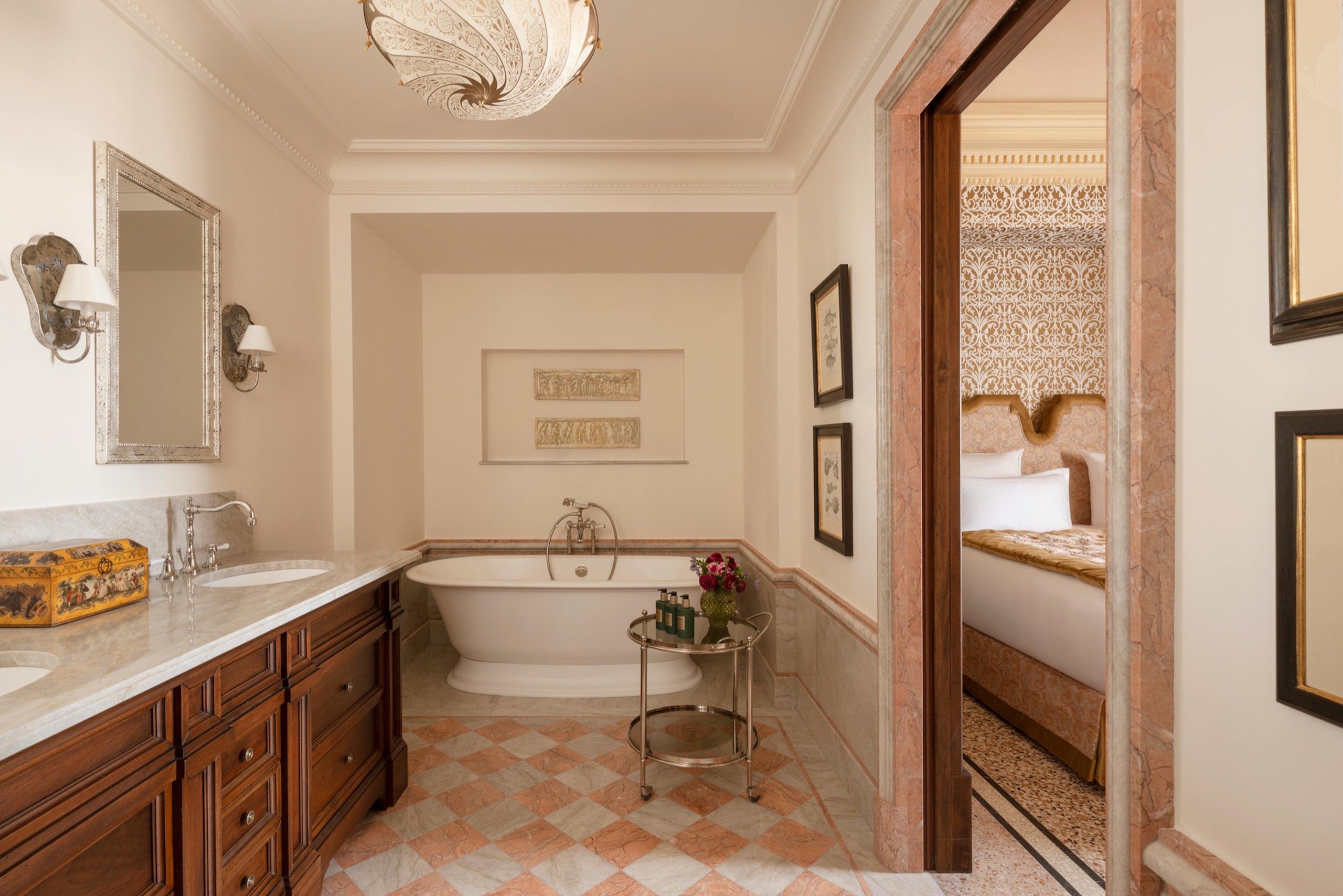 Signature Suite bathroom at Airelles Palladio